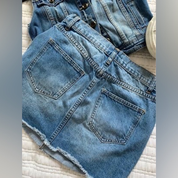 Denim top vest and mini skirt distressed - 2 items- size Small both - Picture 3 of 6